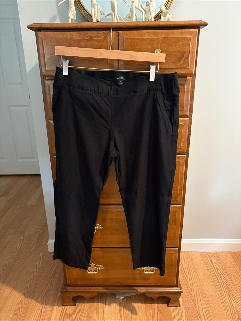 Simply Vera Vera Wang Black Cropped Pull-On Capris